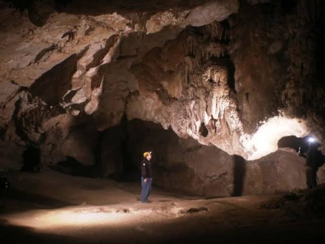 Caverna de las brujas –Cascada de Manqui Malal